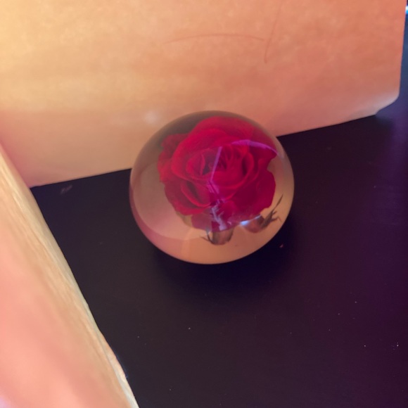 Vintage Tarax infinity red rosé paperweight - Picture 9 of 12